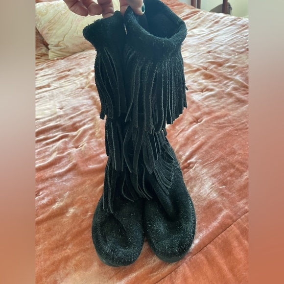 Minnetonka | Suede black fringe mid calf boots women’s size 7 - Picture 3 of 8
